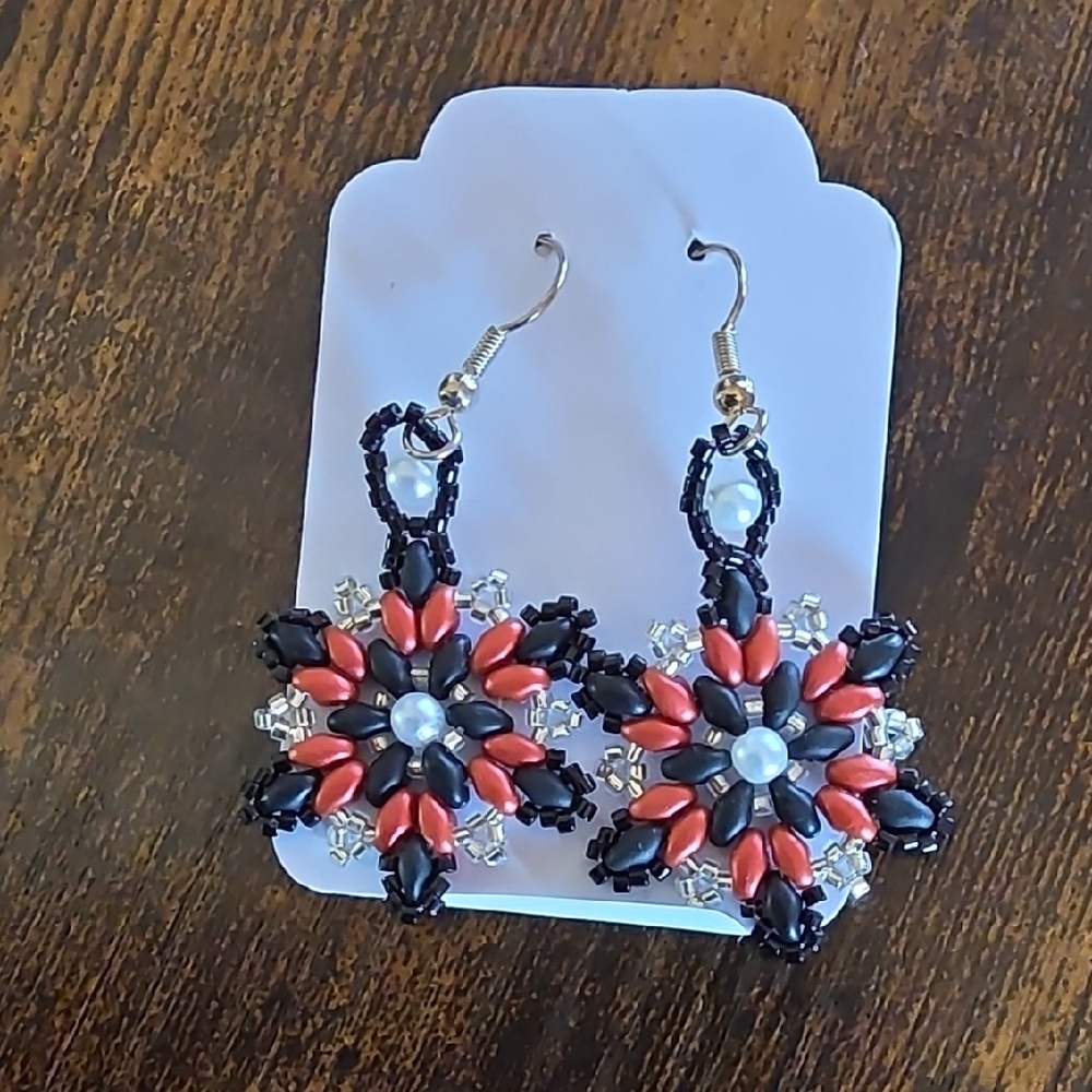 Handmade Beaded Snowflake Earrings Black Red